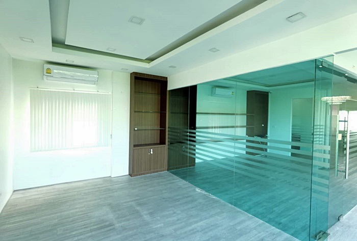 ขายหรือให้เช่า ออฟฟิต อาคารสำนักงาน 2 ชั้น 101 ตร.วา ย่านใจกลางเมืองลาดพร้าว87